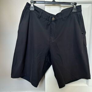Lululemon Warpstreme Commission Short Obsidian Size 33. Inseam 10.5”.